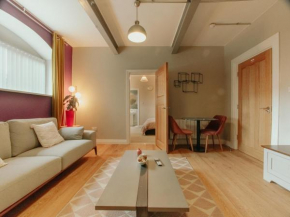 Chic & Cheerful 1bedroom in Historic building